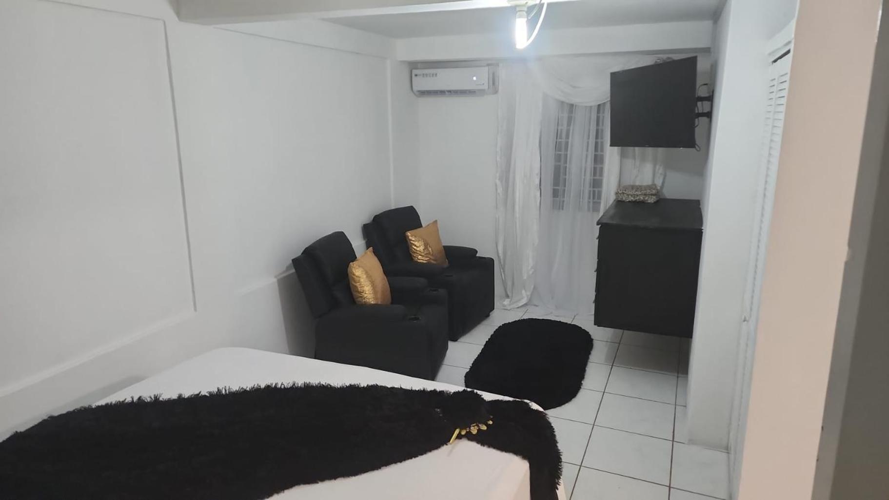 11Onessex2 In The Heart Of Kingston Jamaica Apartamento Exterior foto